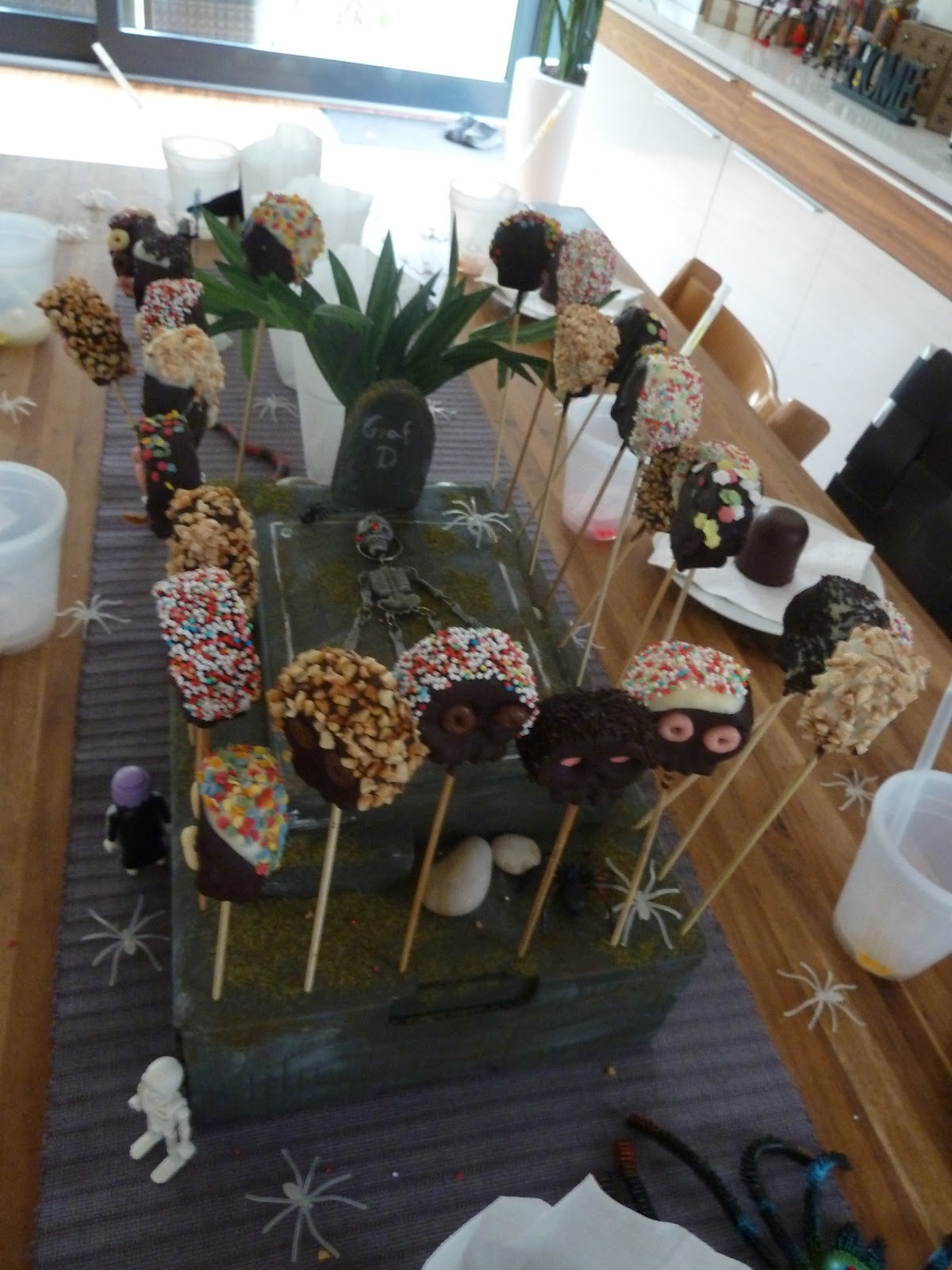 Überall &amp; Nirgendwo: Cake Pops! Grusel-Gespenster-Geburtstags&amp;quot;kuchen&amp;quot;