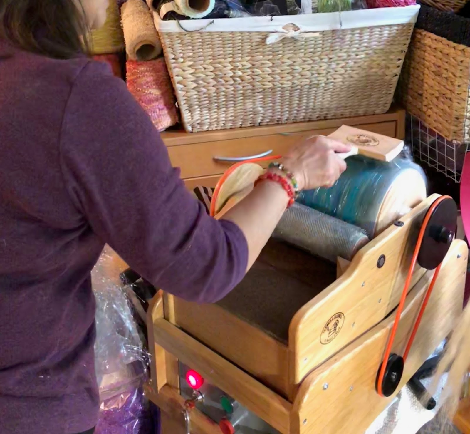 CENTERING WITH FIBER Learning to to Spin yarn on a Louet wheel , NEW Ashford warp weights and