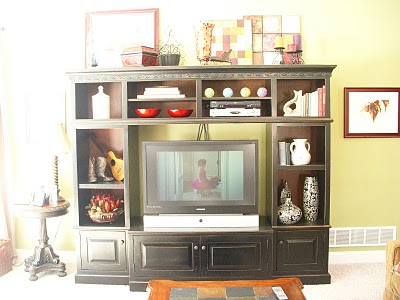 Entertainment Unit Decorating Ideas, How To Decorate Top Of Tv Cabinet