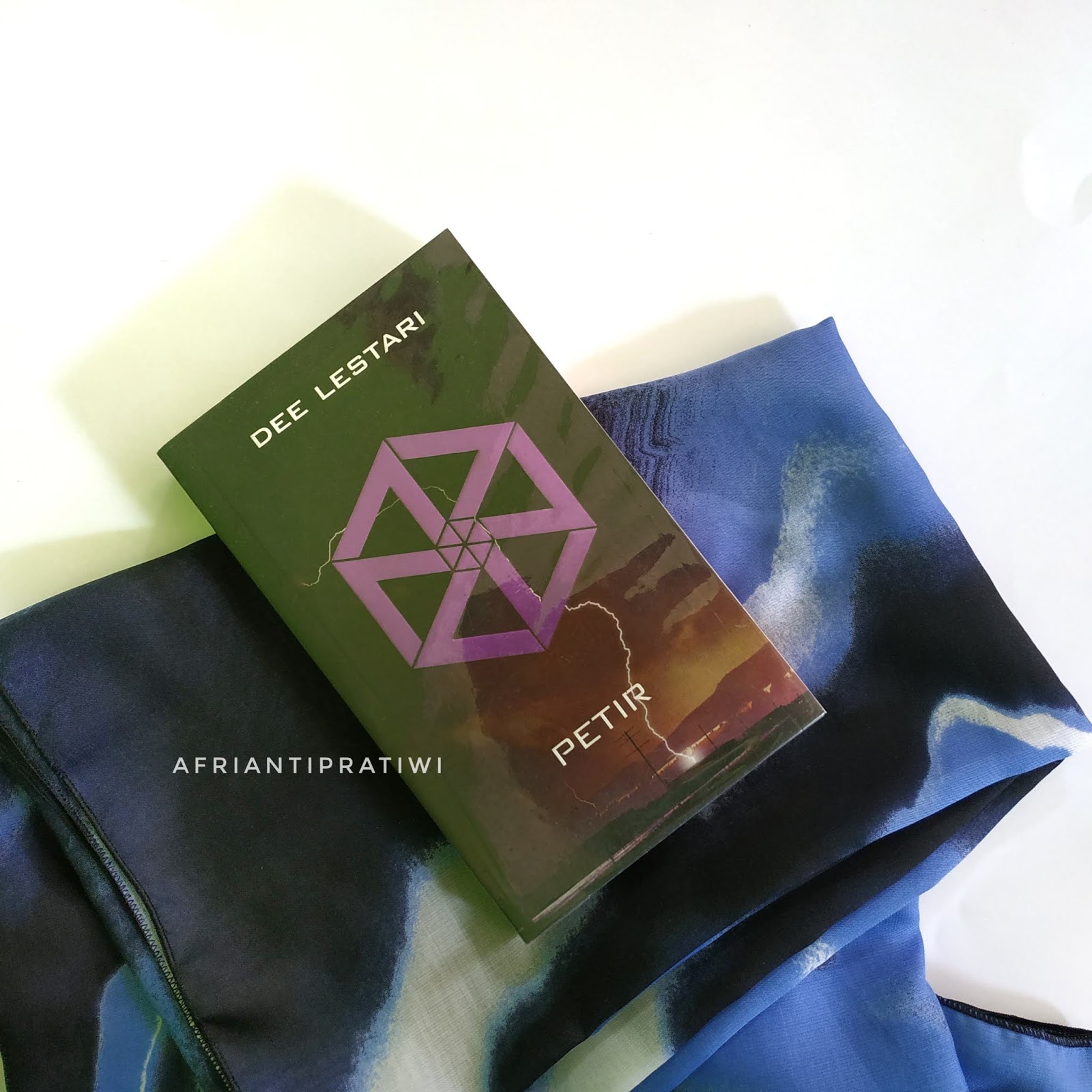 Book Review Supernova 3 Petir By Dee Lestari Little Mind