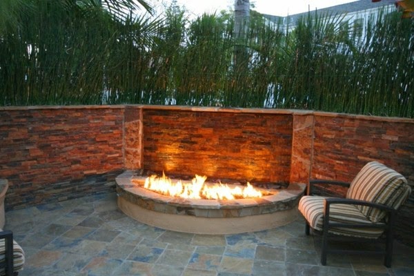 Fireplace in the garden – 35 great designs!