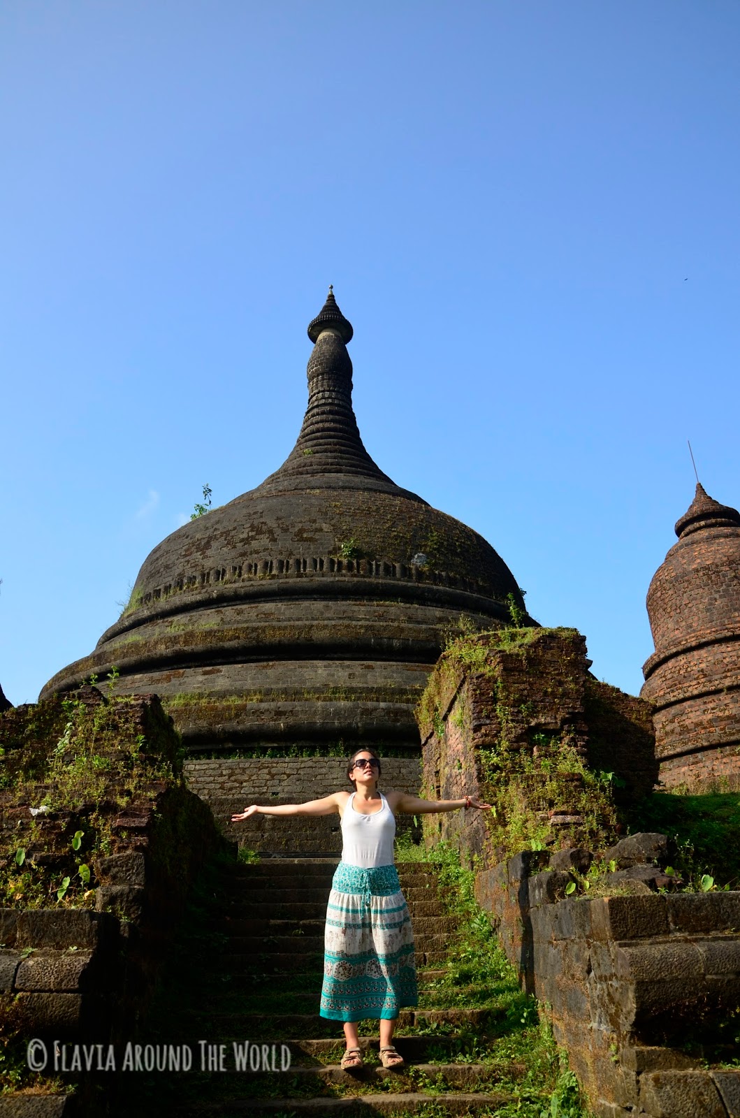 Ratanabon Pagoda Ratanabon Pagoda, Mrauk U, Myanmar