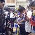 Cristianos claman a Dios frente a policías por la paz en Venezuela