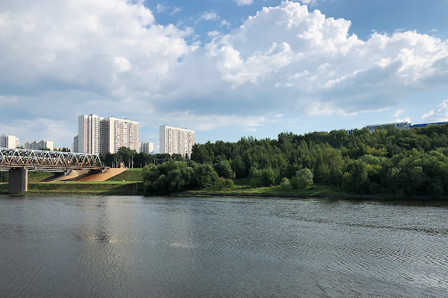Курьяновская набережная, вид на Сабурово, Москва-река