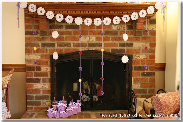 Ideas of cute and easy to make decorations for an American Girl Birthday Party. #AGDoll #AmericanGirlDoll #Birthday #Party #Decorations #RealCoake