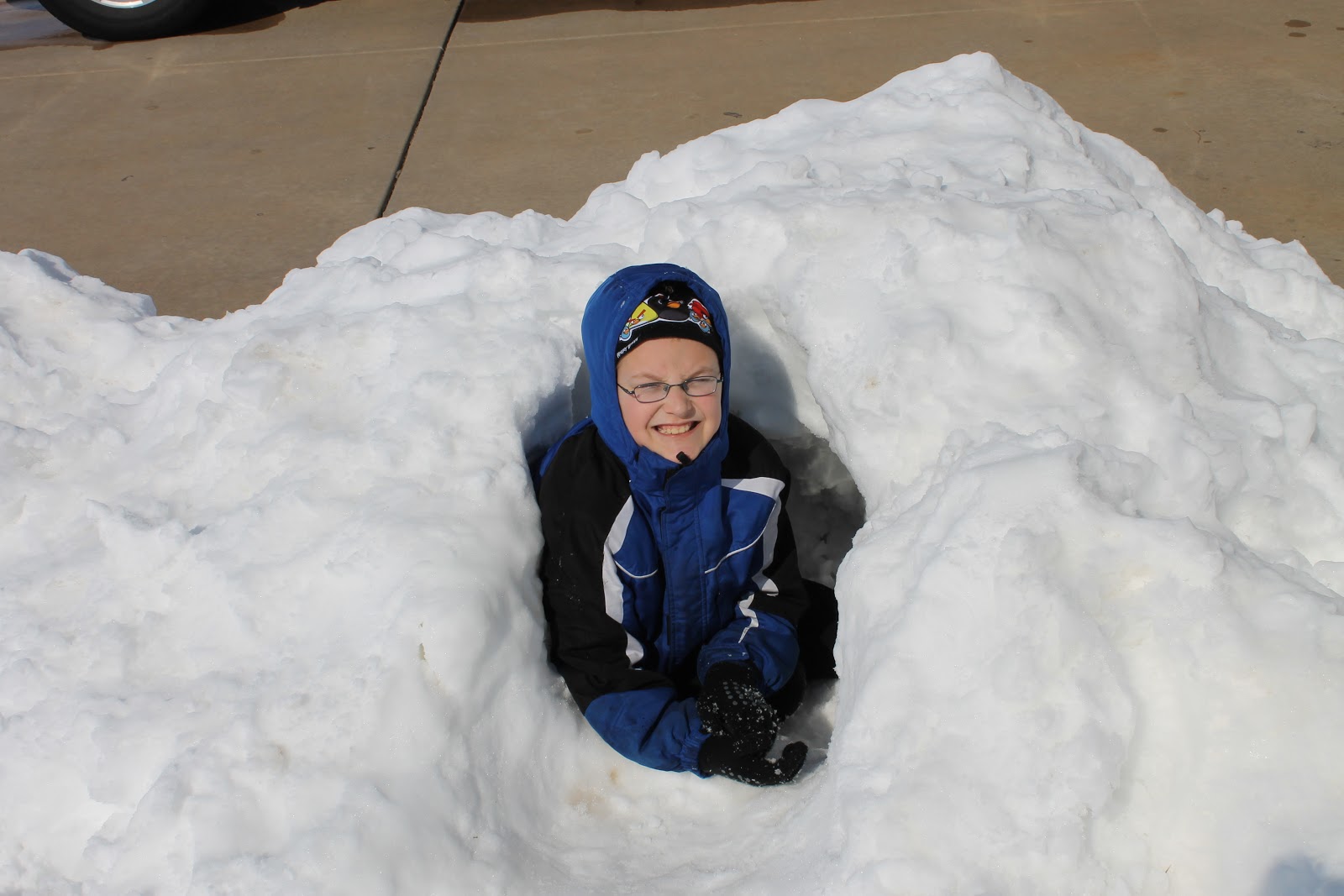 The Logan's: Snowmen & Snow Forts!