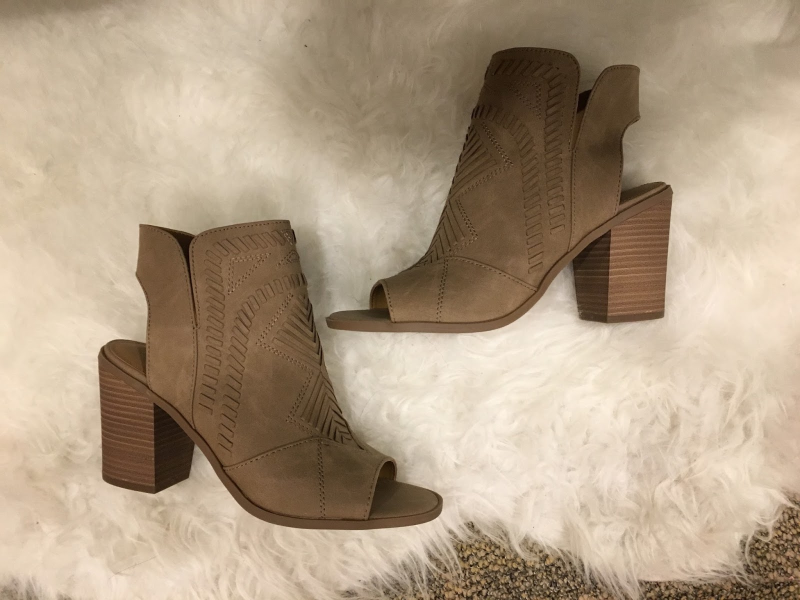 universal thread high top sneakers