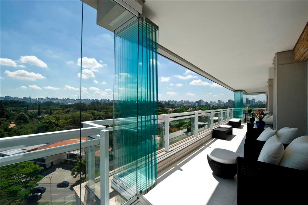 Frameless Glass doors adding style and elegance to your homes