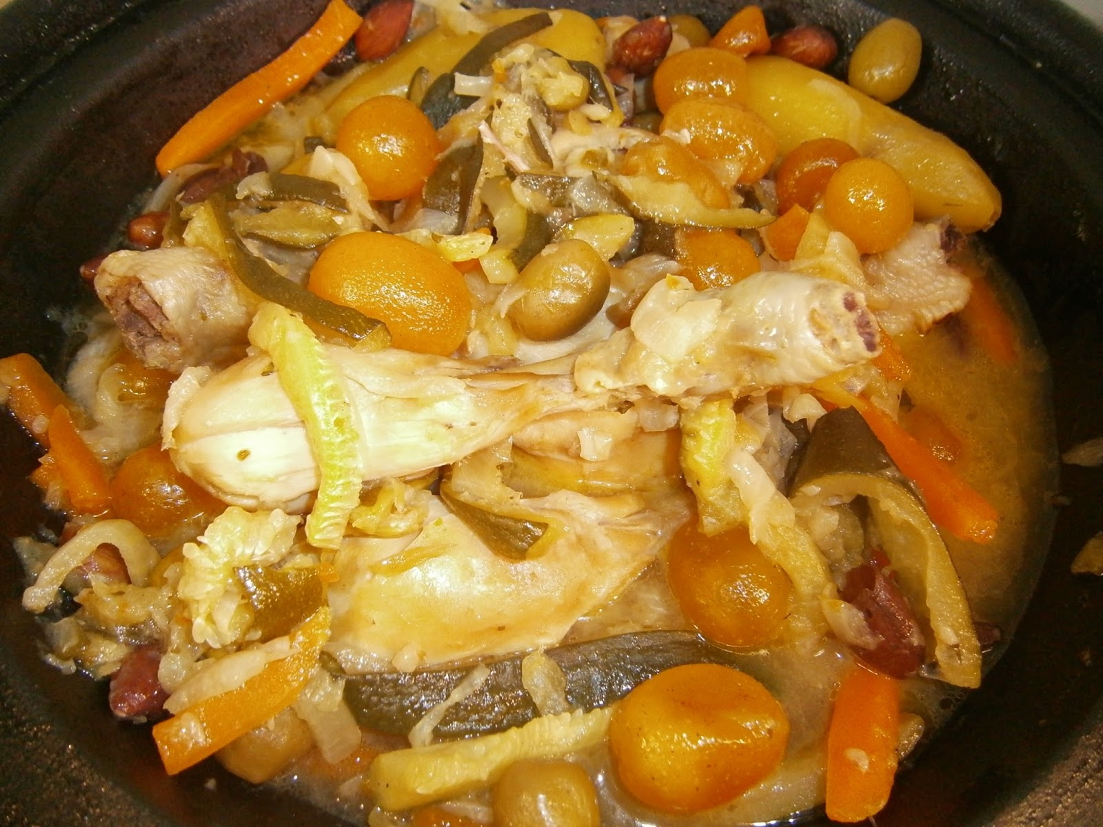 Délices d'une novice Tajine de poulet aux kumquats confits, pommes de terre, courgette
