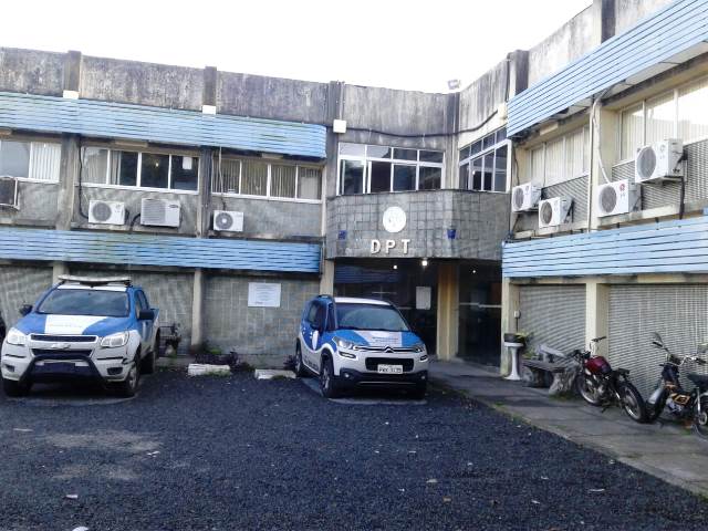 Homem mata mulher grávida e foge com o filho em Feira de Santana