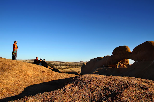 Visitar SPITZKOPPE, as montanhas laranjas que são a dança de continentes | Namíbia