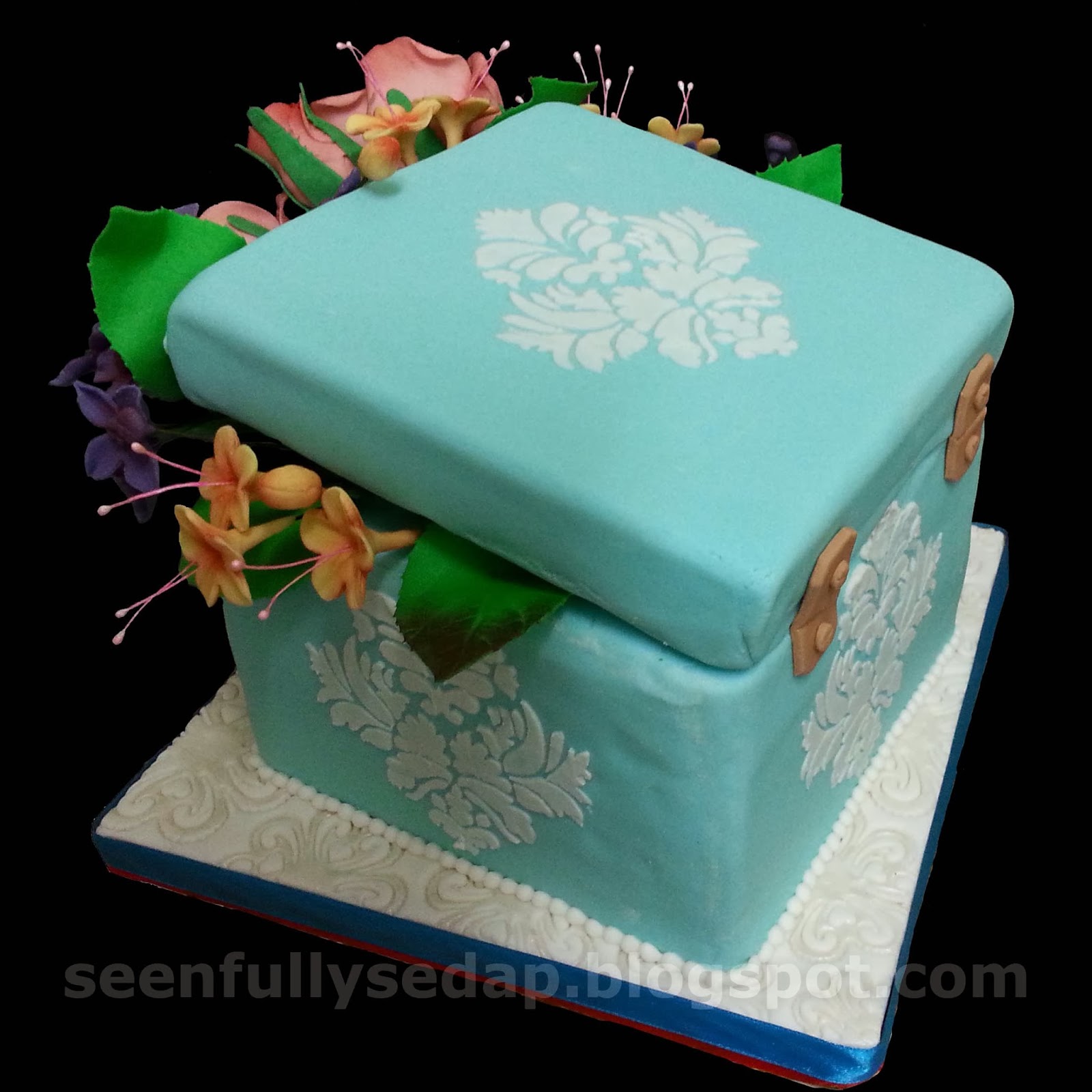 Seenfully Sedap Flower Box Cake