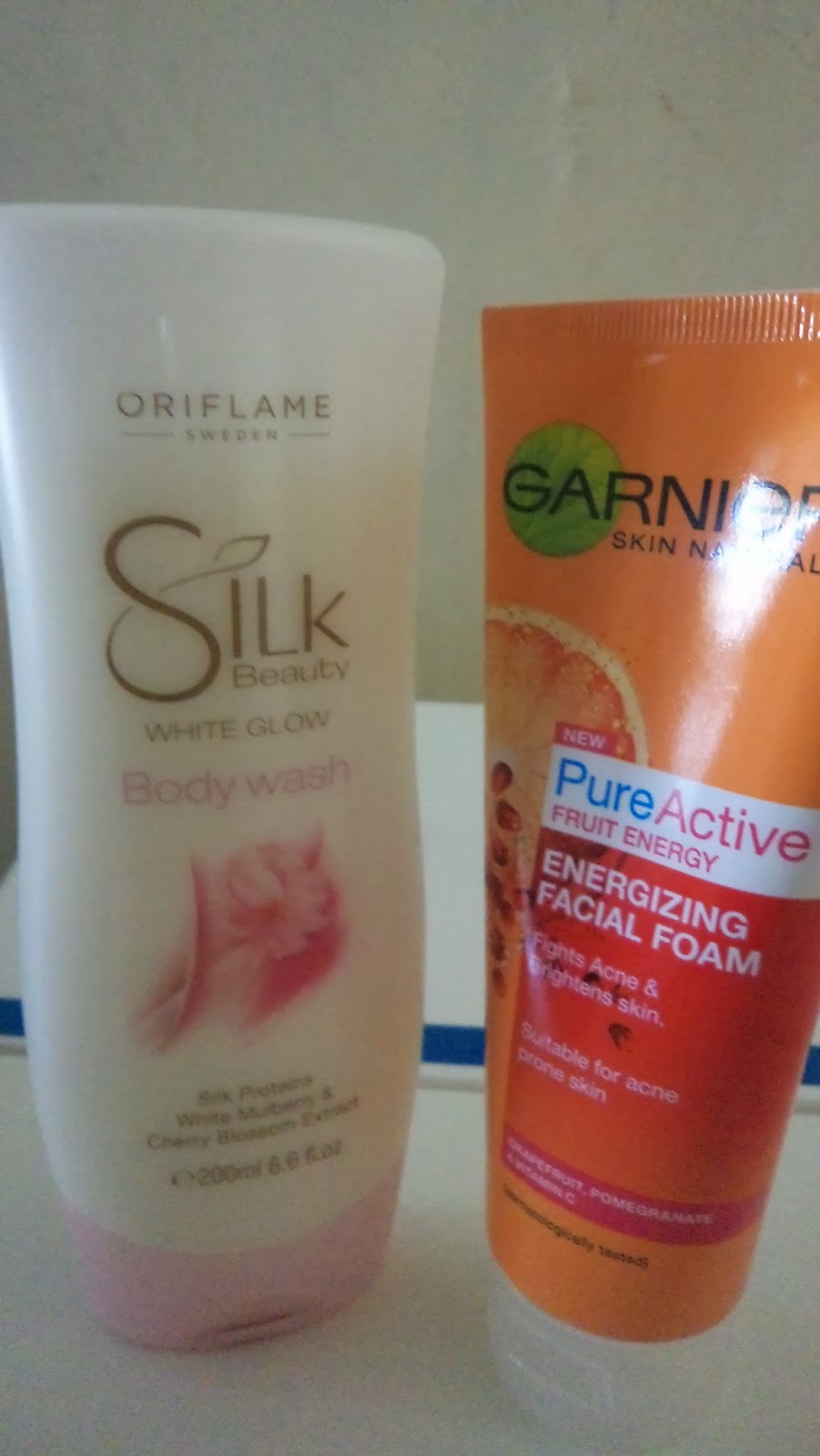 Some Mind to Sharing Free Produk Oriflame Silk Beauty White Body