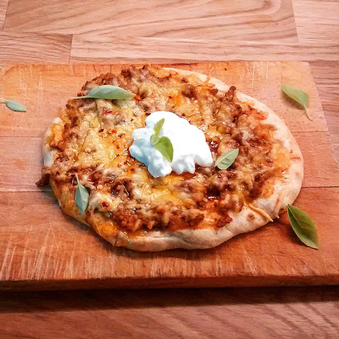 Cook and Bake ΛΑΧΜΑΤΖΟΥΝΠΙΤΑ ΜΕ ΚΙΜΑ LAHMAJOUN PITTA BREAD WITH