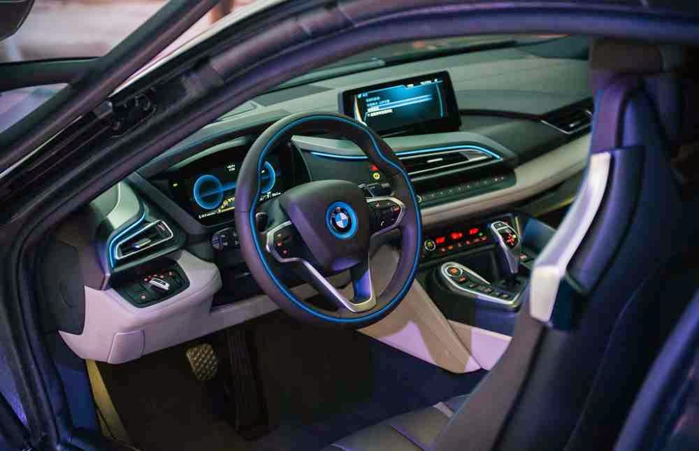 تقرير عن وصول BMW I82015 الهجينة للسعودية ديكور المنزل