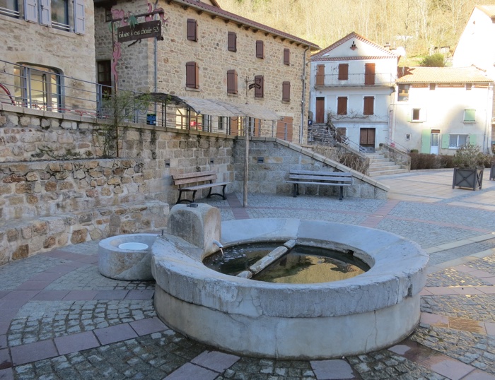 Fontaine d'eau chaude Fontaine d'eau chaude