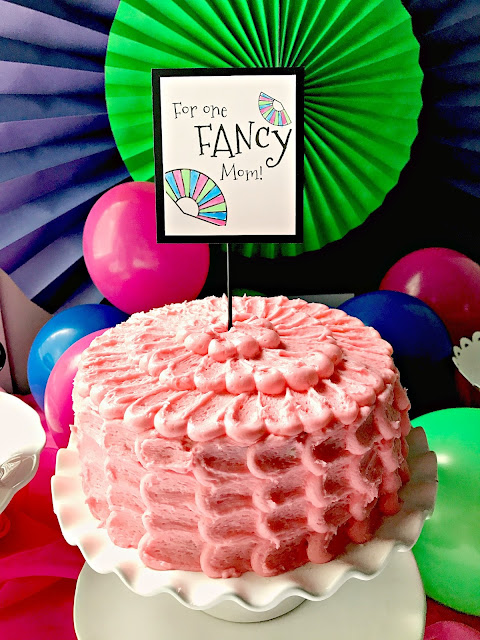 Quick and easy fancy cake!  For a FAN party.