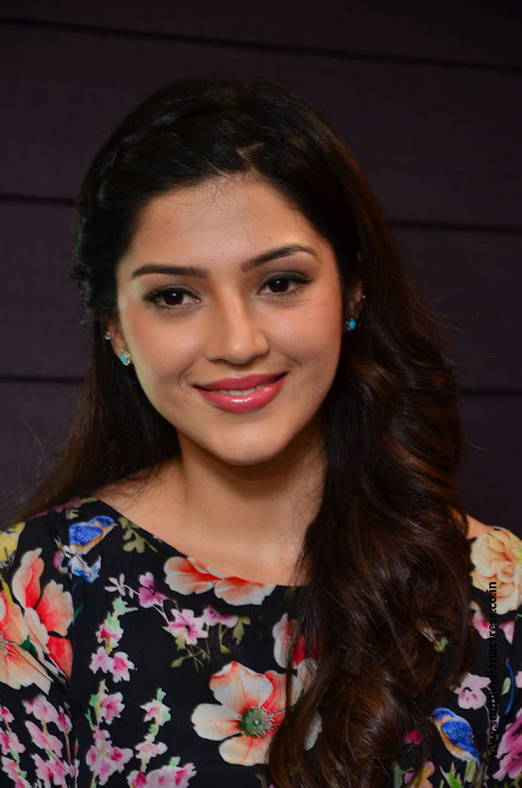 Mehreen Pirzada at Naturals Salon launch