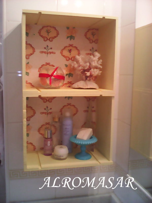 una vez colocadas en el aseo la y decorada a su gusto la clienta tuvo el detalle de enviarme unas fotos para que viera el efecto final - Cajas De Vino Decoradas una vez colocadas en el aseo la y decorada a su gusto la clienta tuvo el detalle de enviarme unas fotos para que viera el efecto final - Cajas De Vino Decoradas