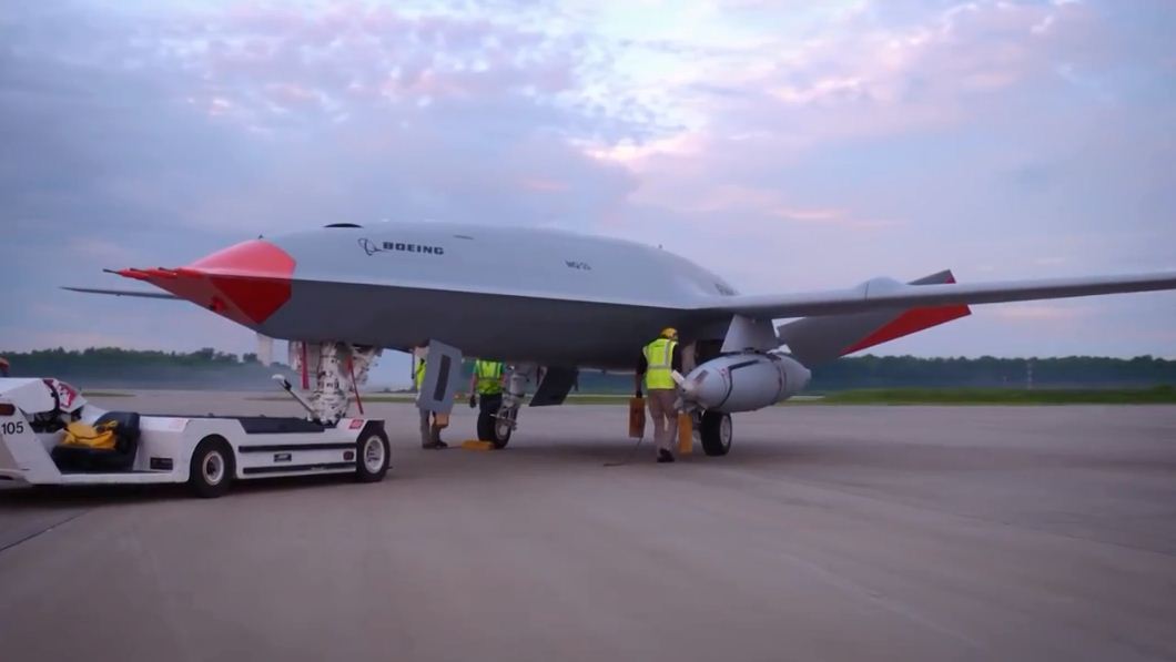 MQ-25A Stingray Prototype Takes First Flight With Refueling Pod ...