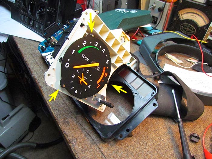 VDO Quartz Clock Repair on the SAAB c900 Crawls Backward (When Alarmed)