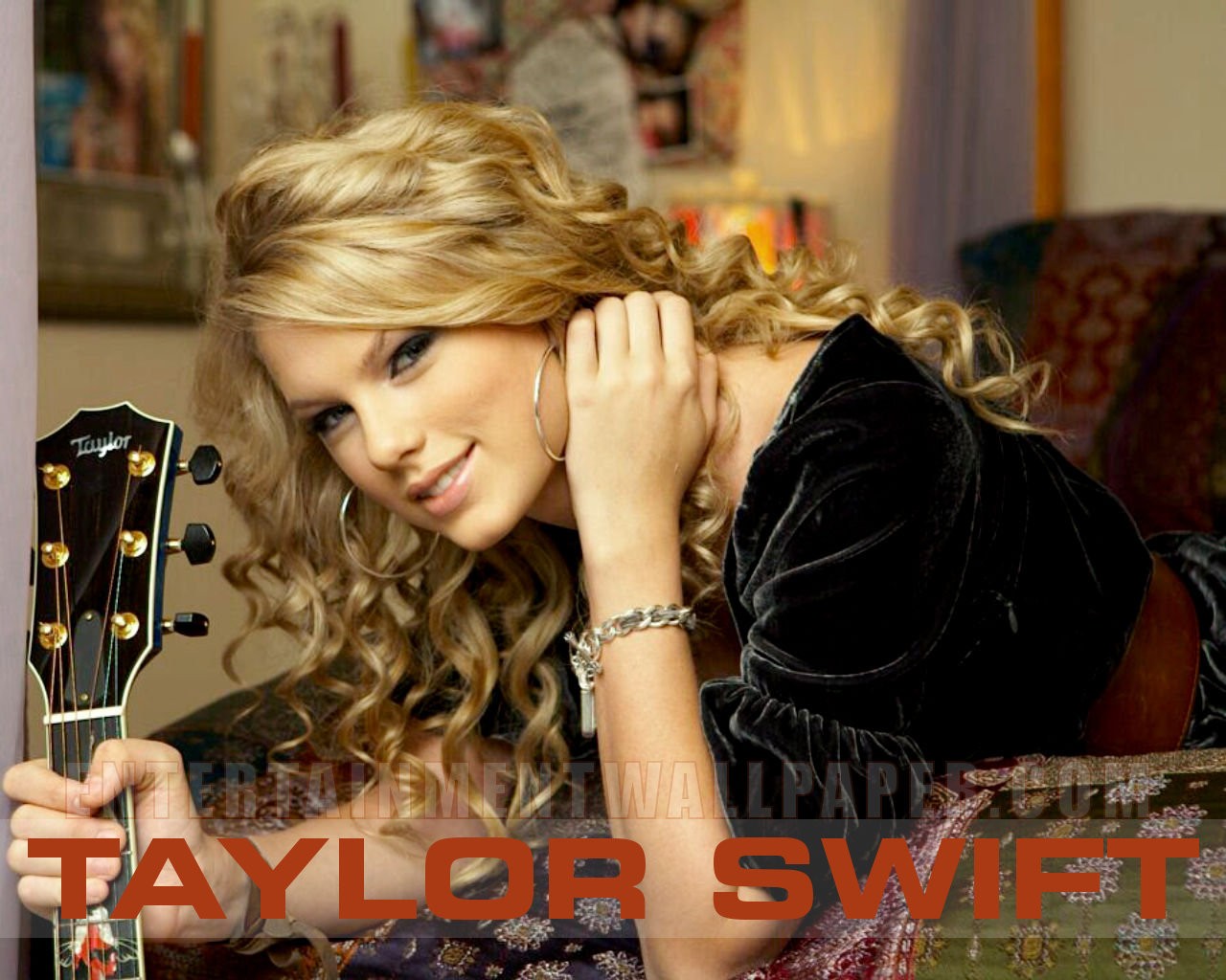 Тейлор трек. Taylor Swift. Кантри-исполнительница Тейлор Свифт. Тейлор Свифт 2007. Тейлор поёт.