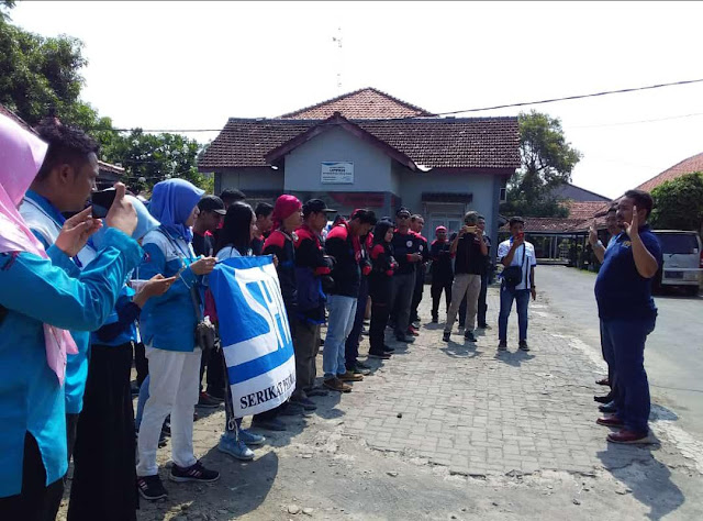 Dikawal Puluhan Buruh, Sidang Pengupahan di Jepara Ditunda 1 WhatsApp%2BImage%2B2018 10 24%2Bat%2B09.25.38