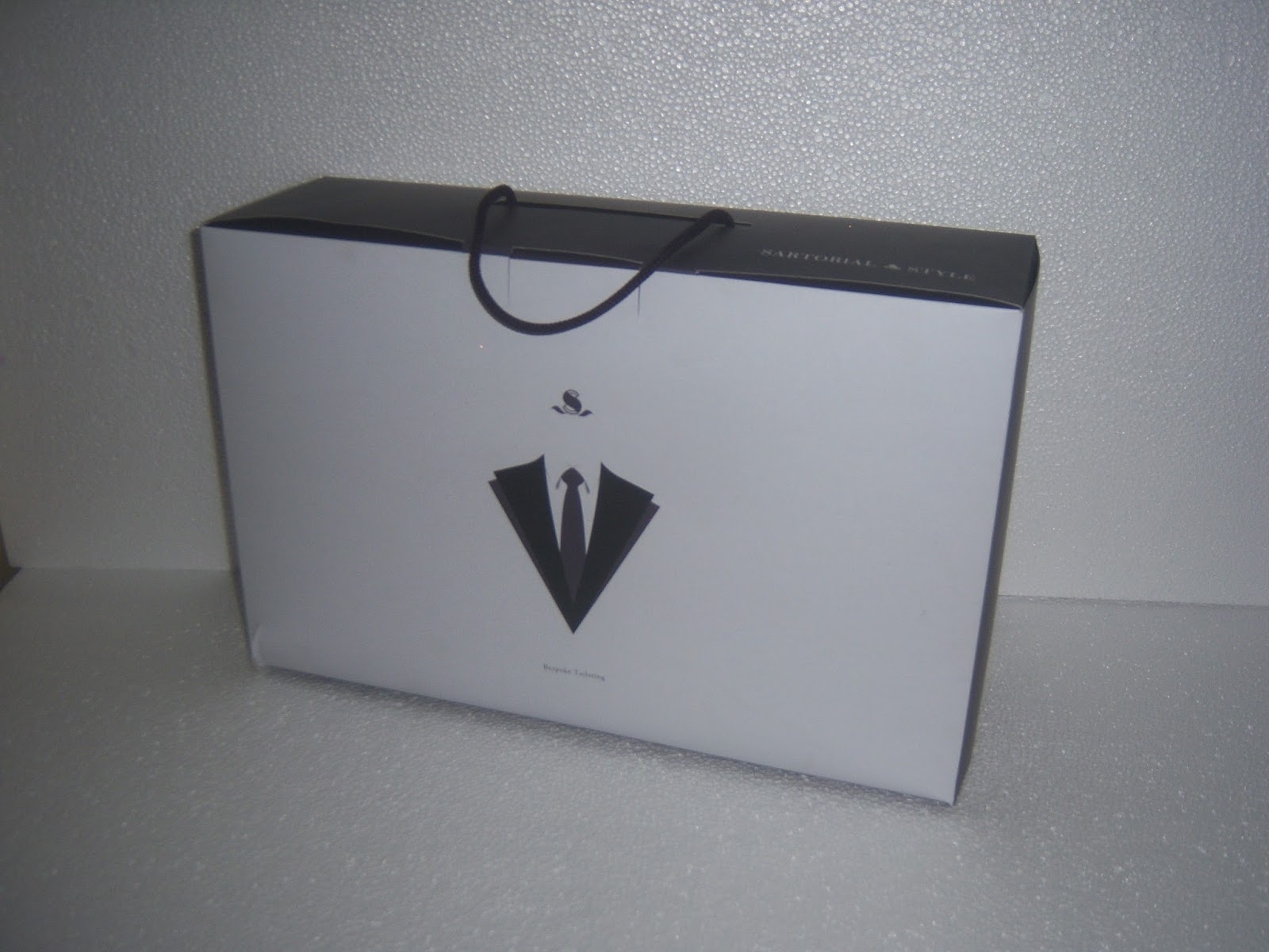 Custom Design Packaging Boxes Clothing stores have shirts of different