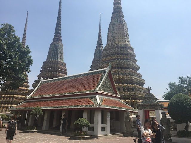 Phra Maha Chedi Si Rajakarn