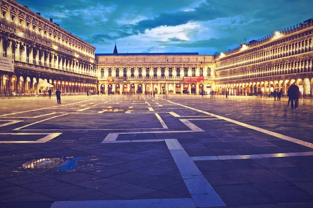 piazza-san-marco-at-night