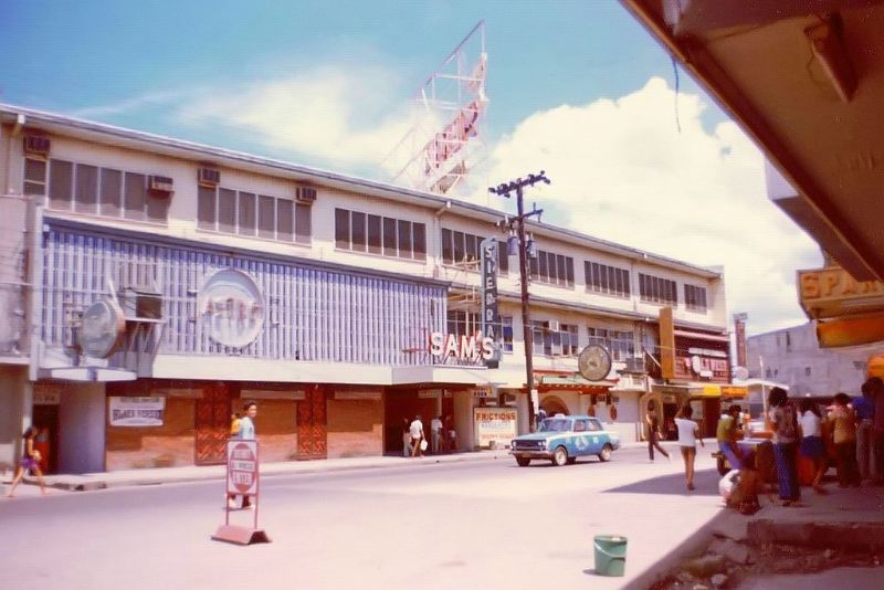 30 Color Snapshots That Capture Street Scenes of Olongapo, Philippines