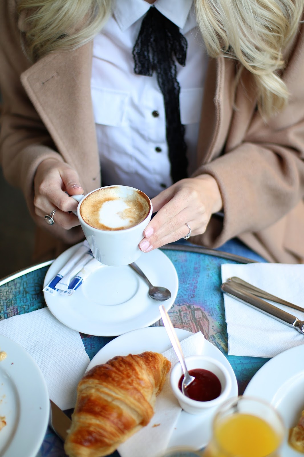 delicious parisian coffee near le louvre
