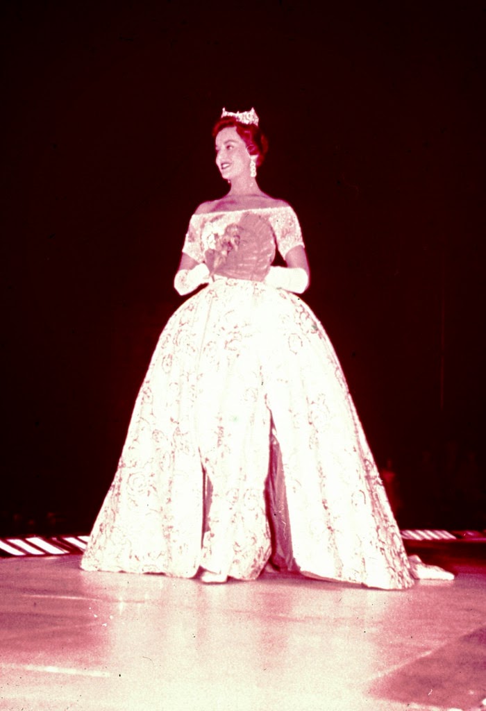 Rare Color Photographs of the 1957 Miss America Pageant in 