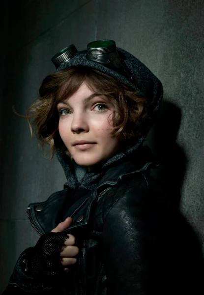 SELINA KYLE (CAMREN BICONDOVA)