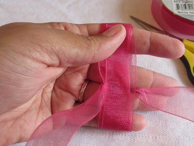 How to make five minute hairbows using wired or unwired ribbon