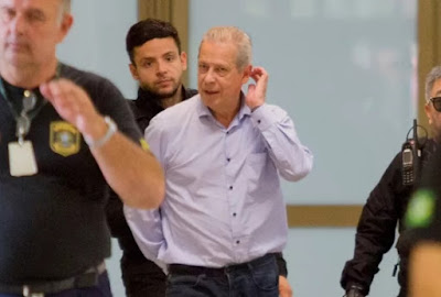 Dirceu recebe perdão de pena no processo do mensalão