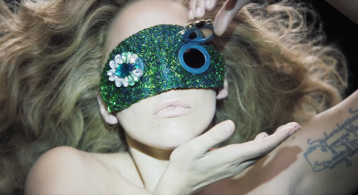 lady+gaga+applause+music+video+main.jpg