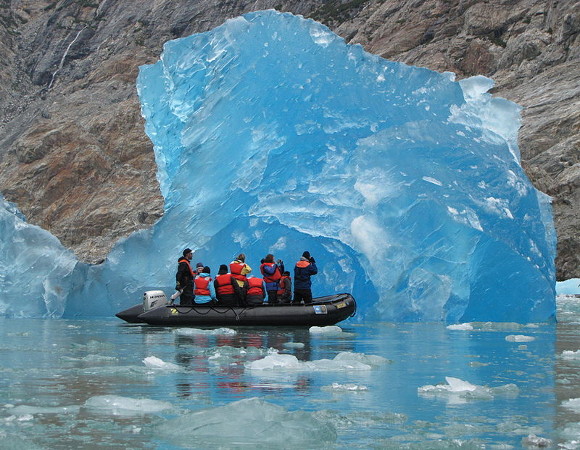 Iceberg-Azul-descoberto-no-Alaska-em-2010