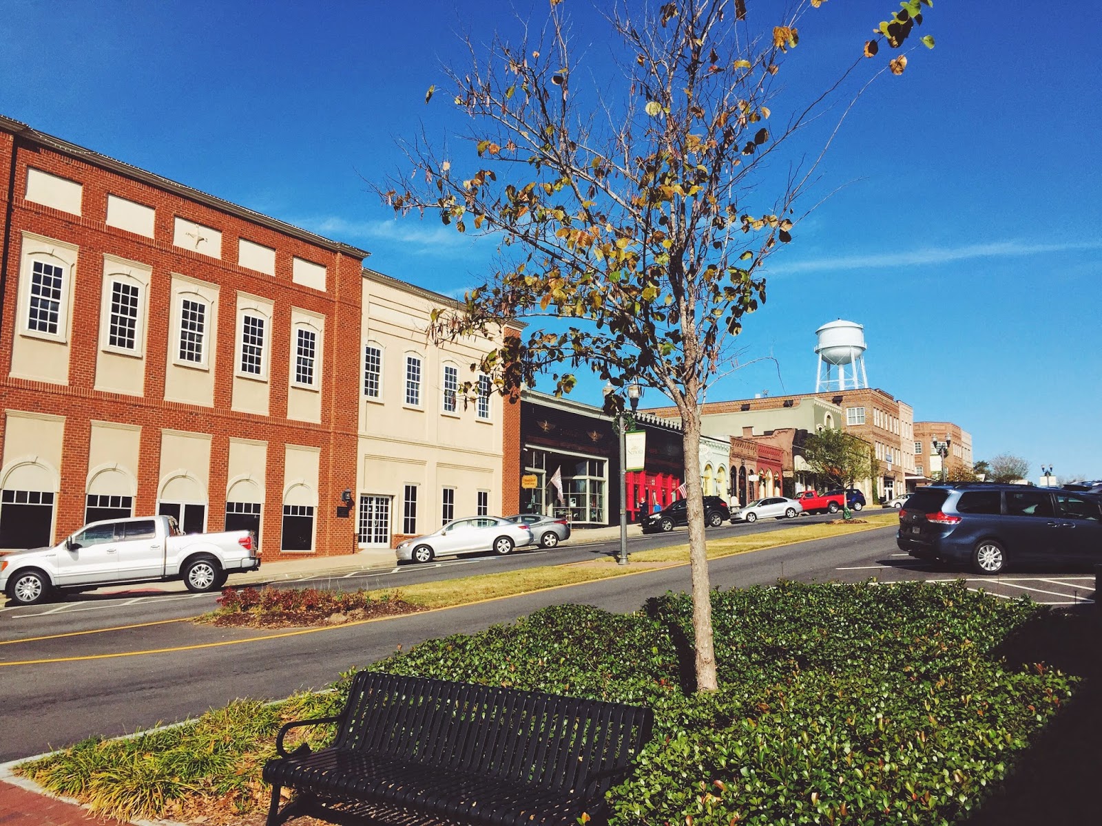 Exploring Senoia, GA (a.k.a. Woodbury) Small Towns & City Lights
