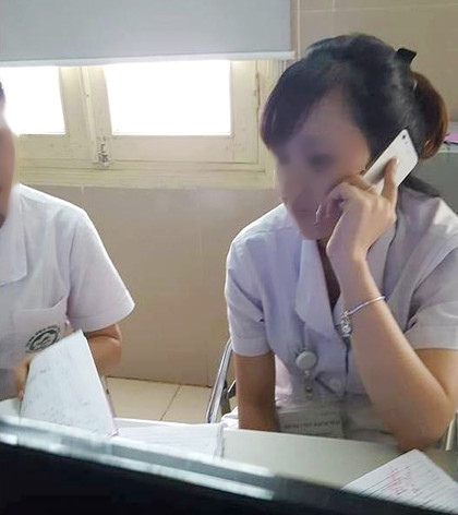 Xac minh vu dan xep hang cho nhan vien benh vien 