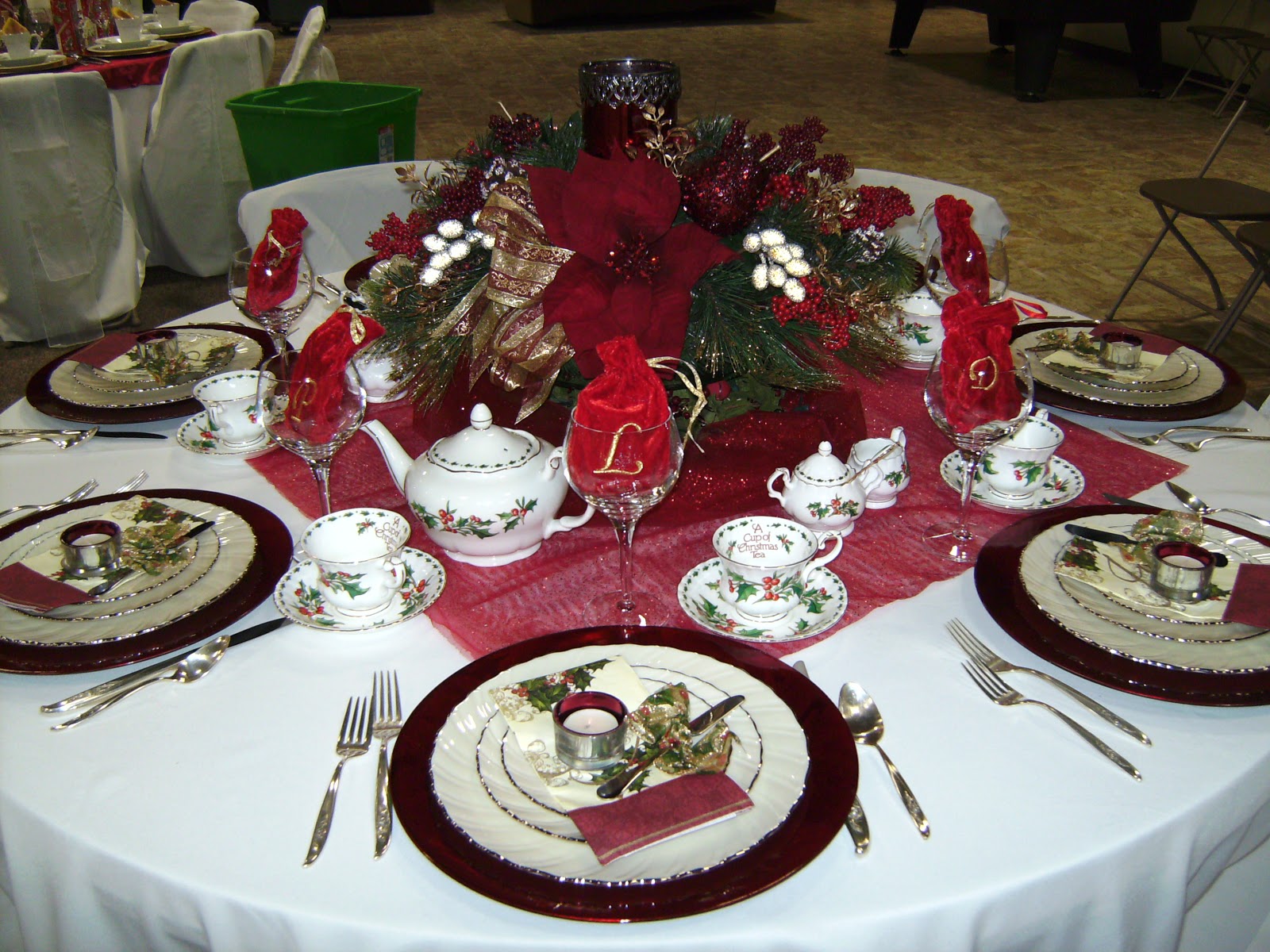 Relevant Tea Leaf: 2010 Christmas Tea Tablescapes