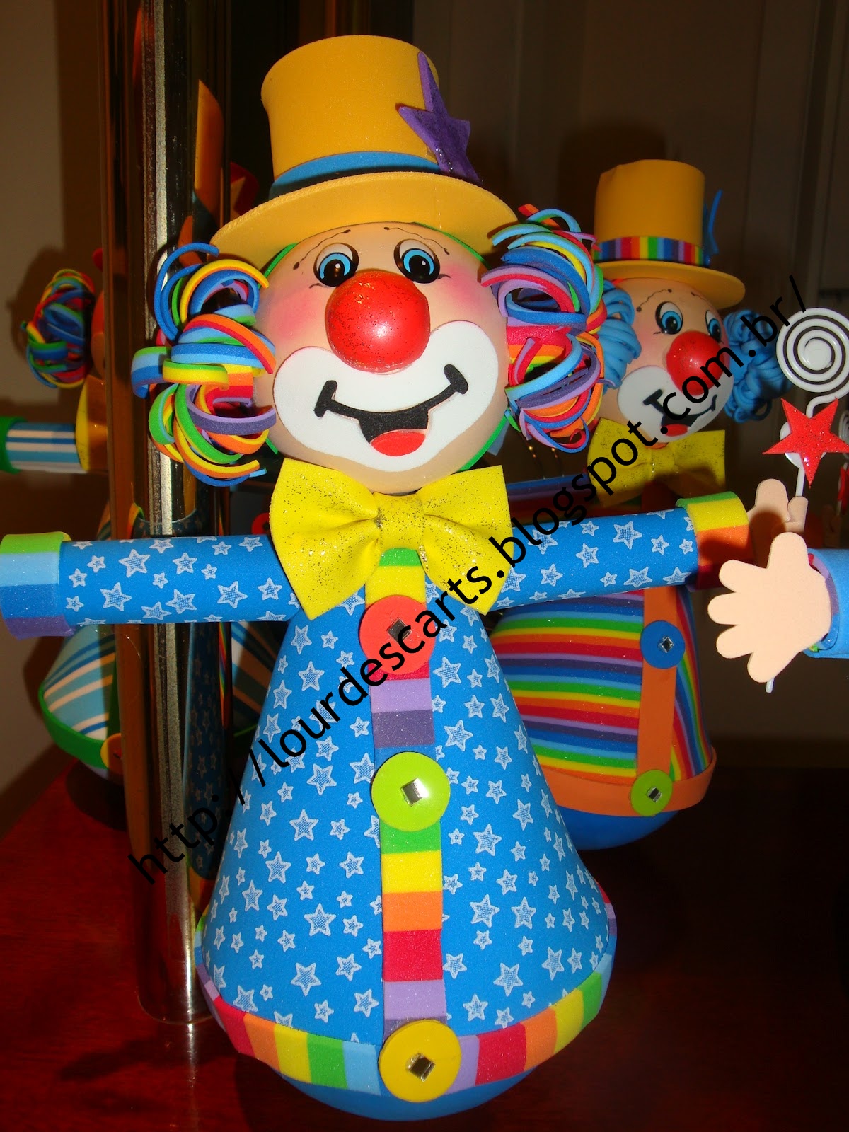 Клоуны сшить. Светильник клоун из фоамирана. Мастер класс по пошиву клоуна. Как сделать клоуна большого. Колпак клоуна из фоамирана.