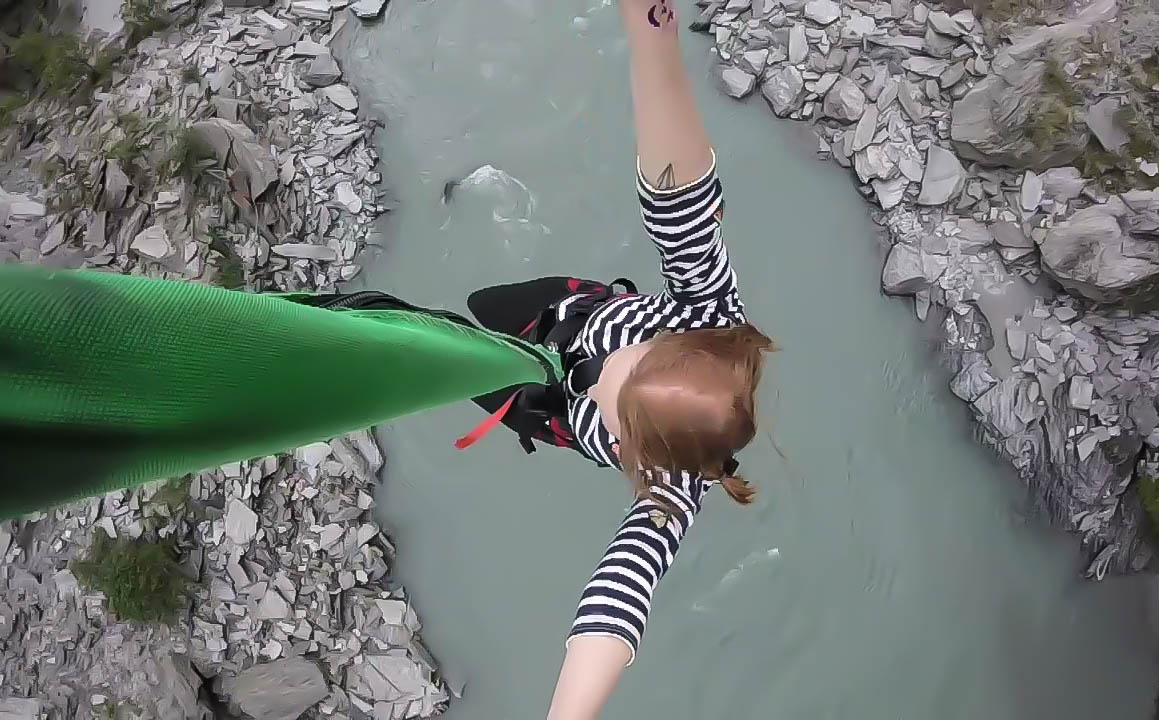 Things to do in Queenstown New Zealand : Shotover Canyon Swing