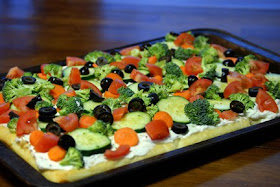 veggie pizza recipe with vegetables on it