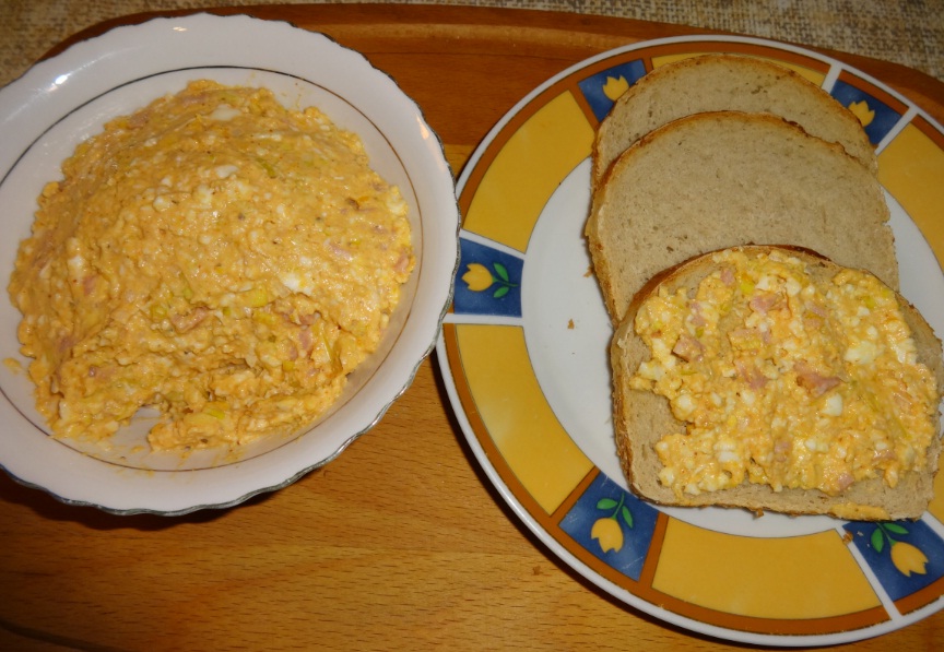 Smaki Czarka & Mariolki Pasta jajeczna z kiełbasą, chrzanem i porem.