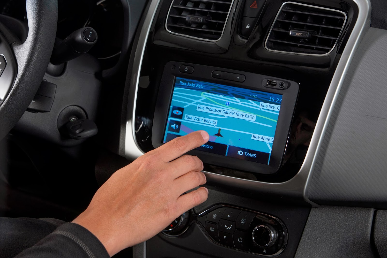 магнитола media nav duster. штатная магнитола renault sandero stepway 2. мультимедиа на рено логан 2020. мультимедийная система рено логан 2. магнитола renault medianav evo.