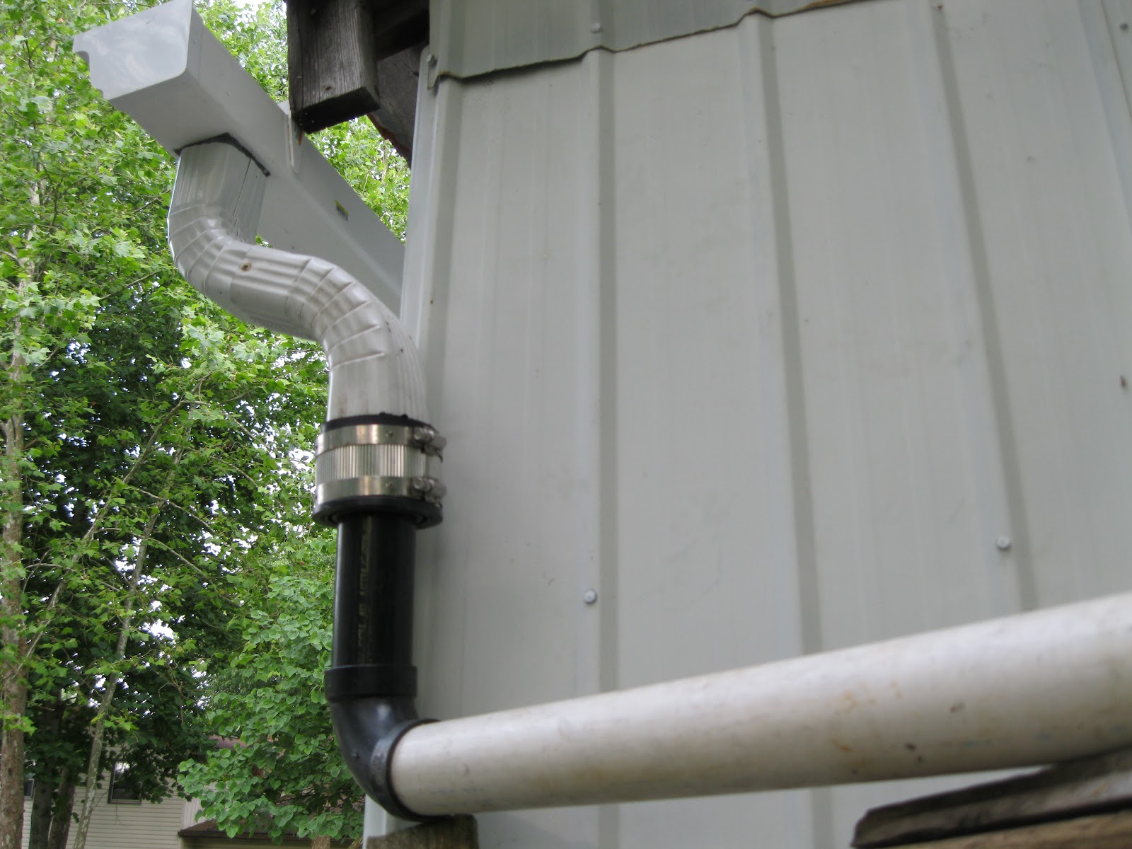 AMY'S HARVEST: How to Make a Cheap Rain Barrel System