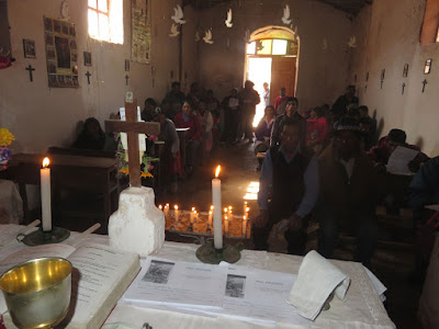 Am vergangenen Sonntag die letzte Messe in der dann abzureißenden alten Kapelle in Casa Grande