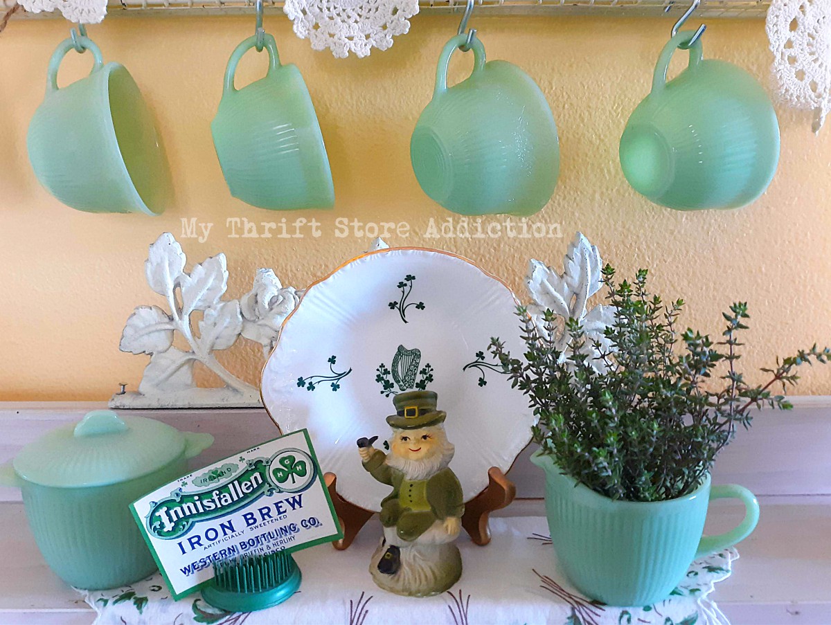 If you love vintage jadeite be sure to drop by to check out my seasonal display plus find St. Patrick's Day inspiration and spring greenery at its finest from 19 Home and Garden Bloggers! vintage jadeite vignettes