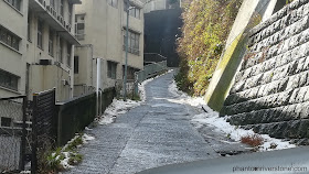 Actual location: This path runs between the residential area of Midorigaoka and Suwadai Shrine.